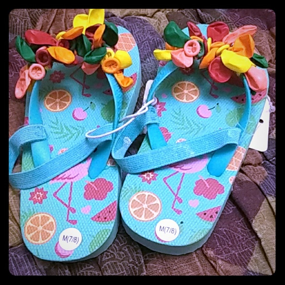 Shoes - Flip flops with a twist
